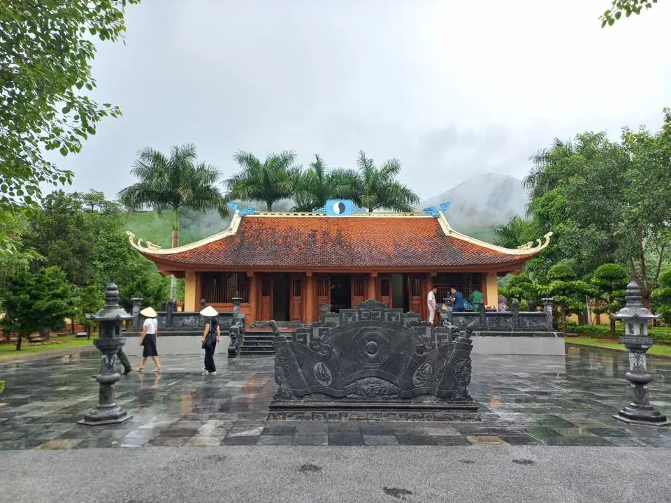Đền Tam Bảo trong Khu Di Tích Lịch Sử Pò Hèn