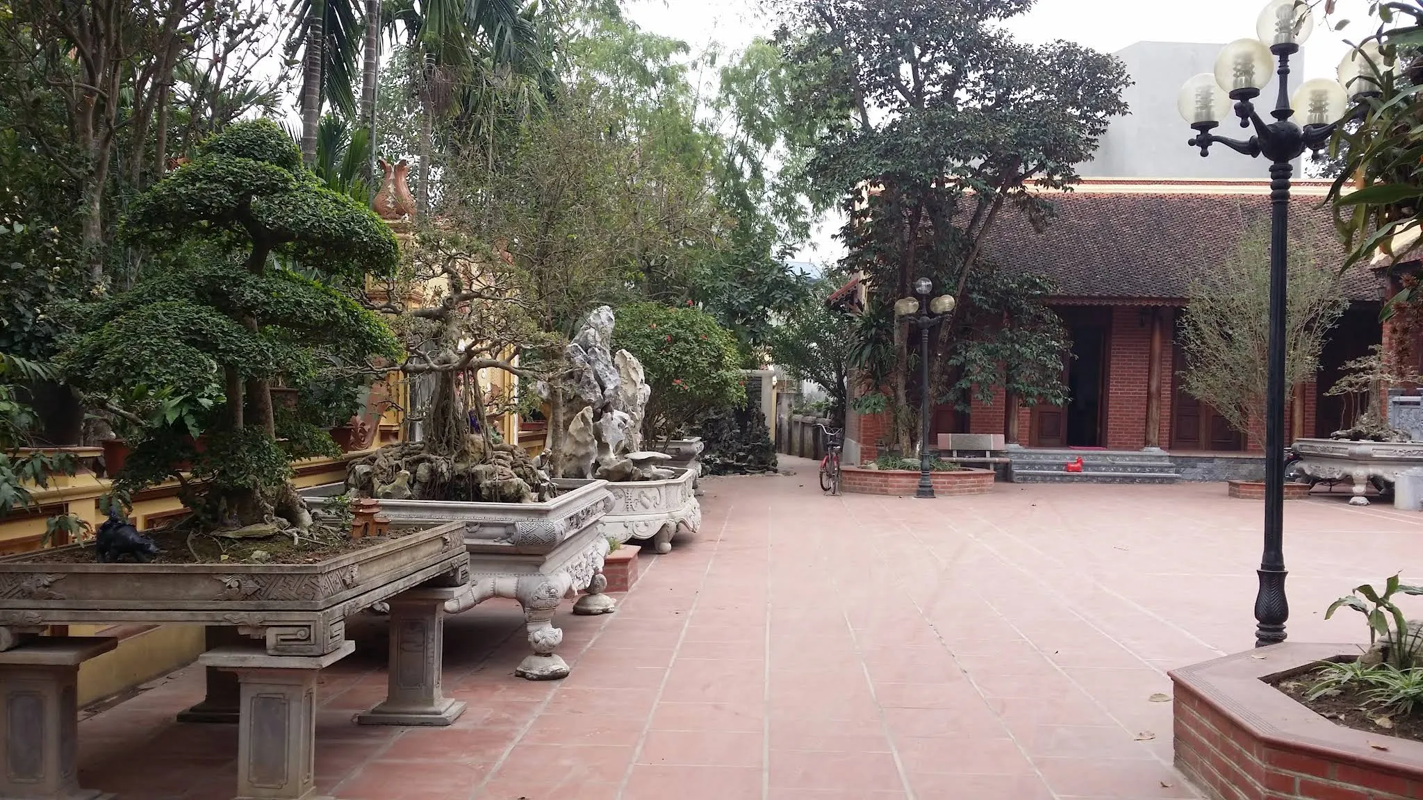 Cảnh quan không gian di tích Đình Ngoại Bình Đà (Đền)