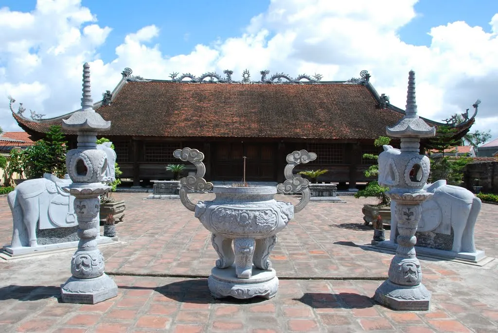 Khuôn viên Đình Kiền Bái