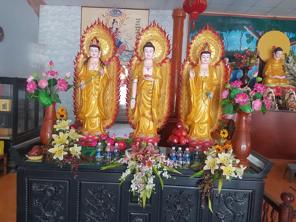 Chính điện Chùa Sùng Đức
