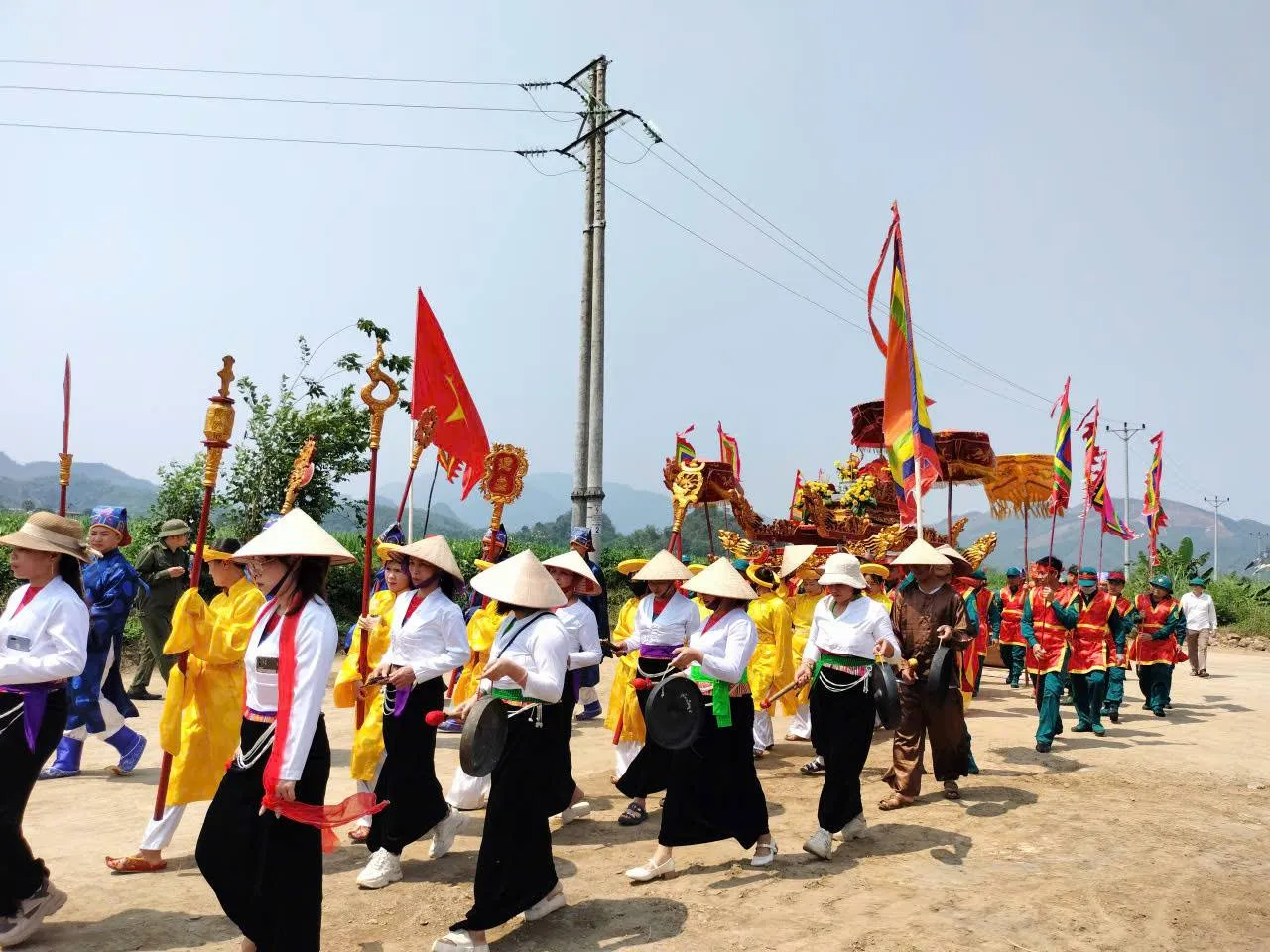 Lễ rước tại Lễ hội đình Vỏ Trong