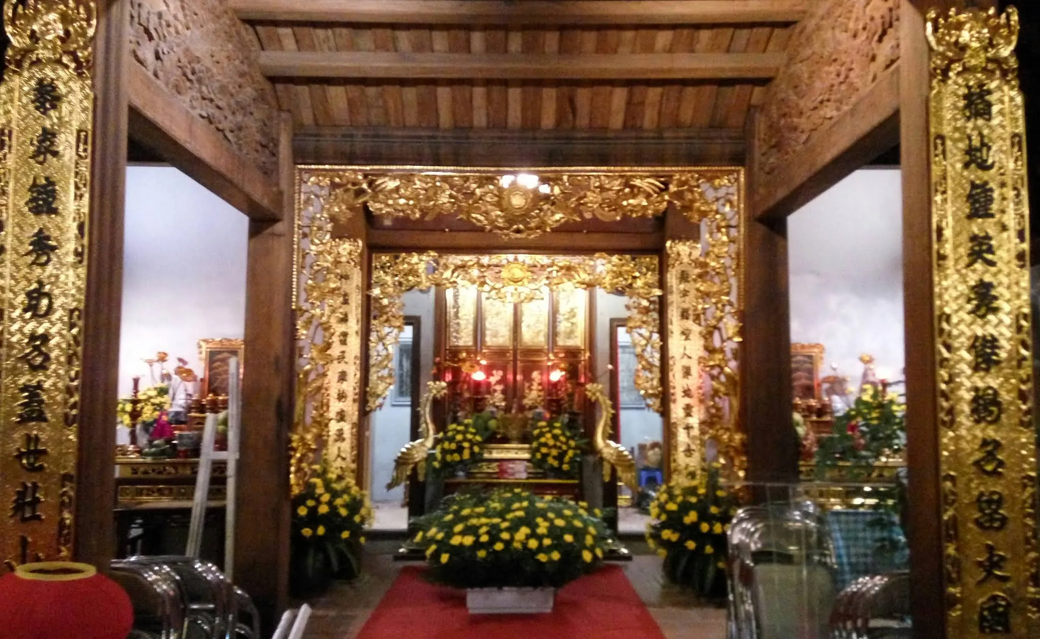 Không gian bên trong di tích Đình Tú Thị