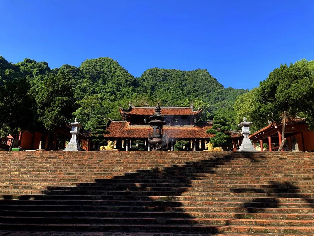 Tiền Cảnh Chùa Hương trong Quần Thể Di Tích Hương Sơn