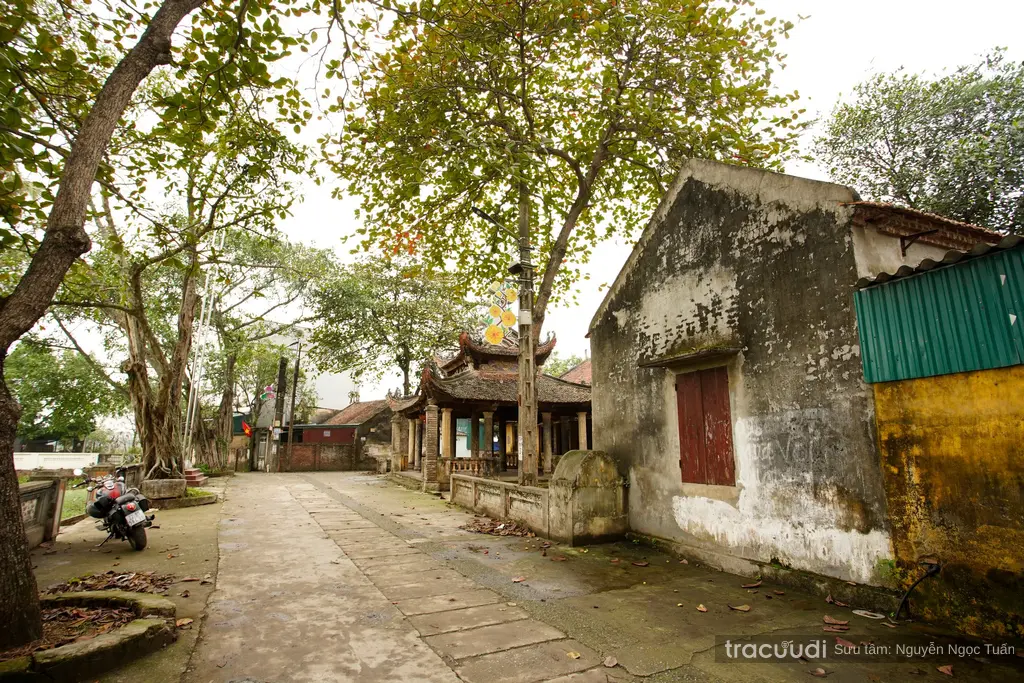 Không gian cảnh quan di tích Đình Mai Hiên