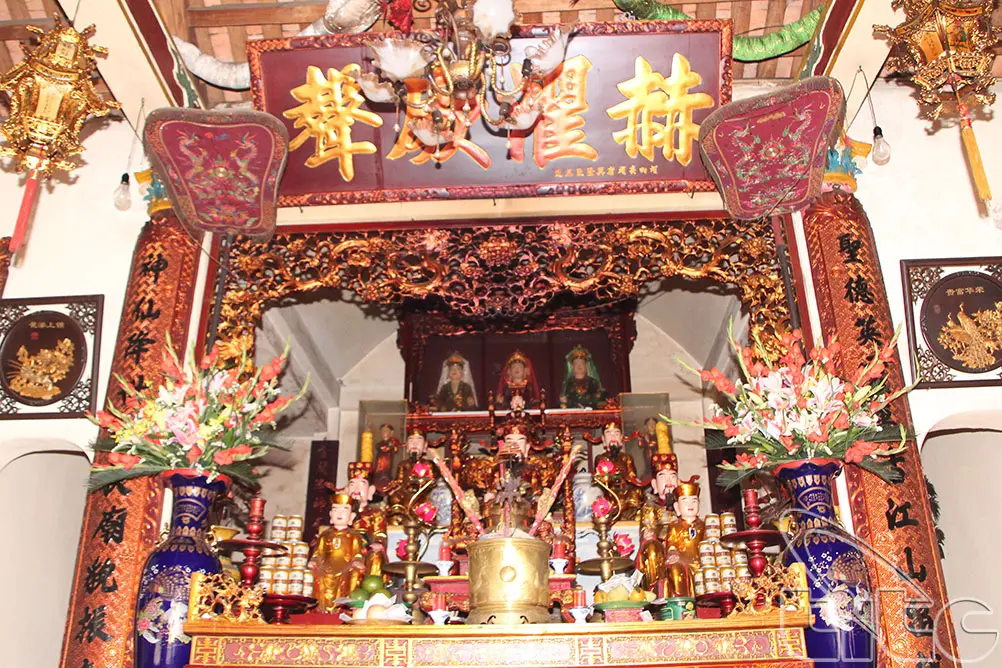Ban thờ chính Đình Thọ Am
