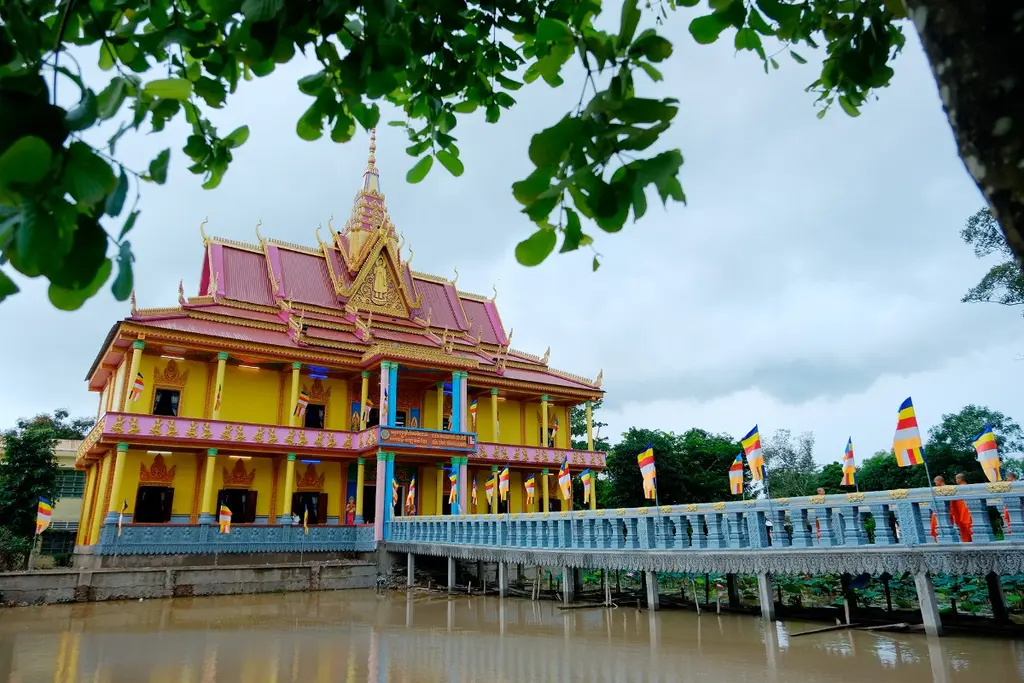 Cảnh quan Chùa Cù Là