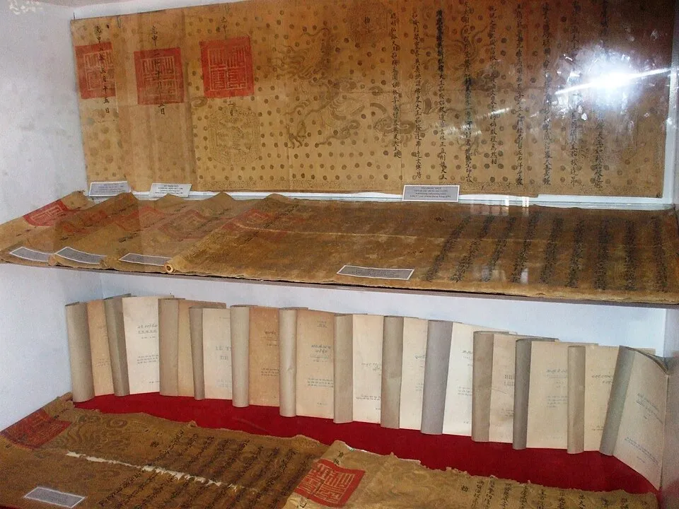 Hiện vật lưu trừ Sắc thần thời Tây Sơn