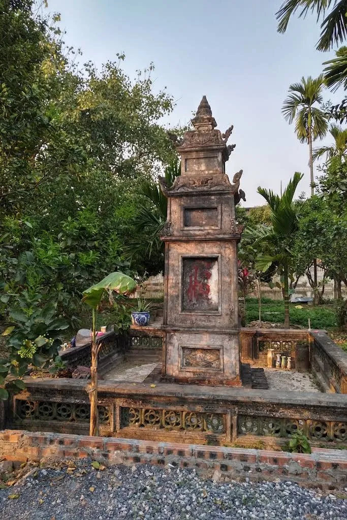 Tháp mộ di tích Chùa Giang Xá