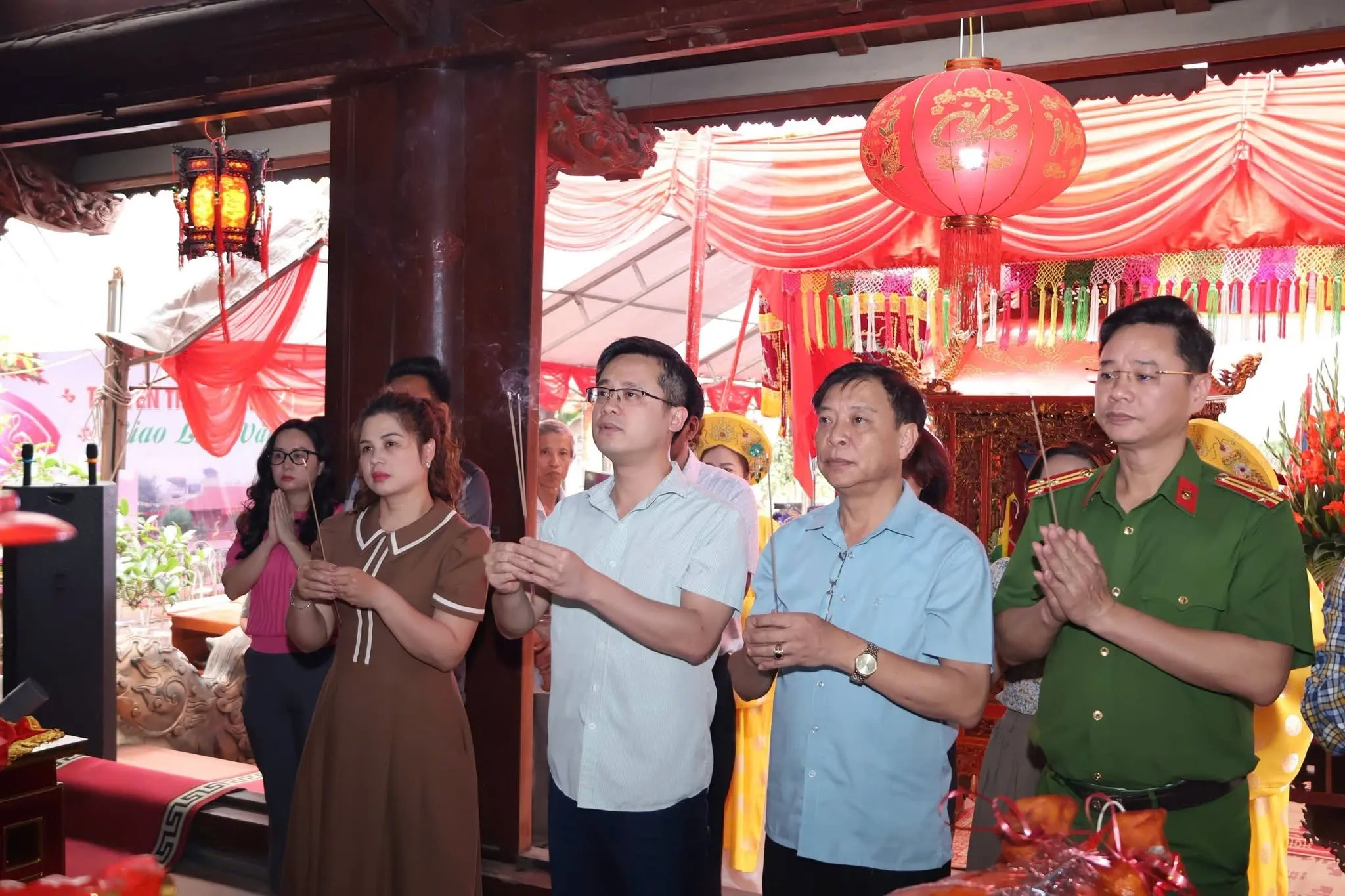 Lễ dâng hương tại Lễ hội đình Phương Lưu
