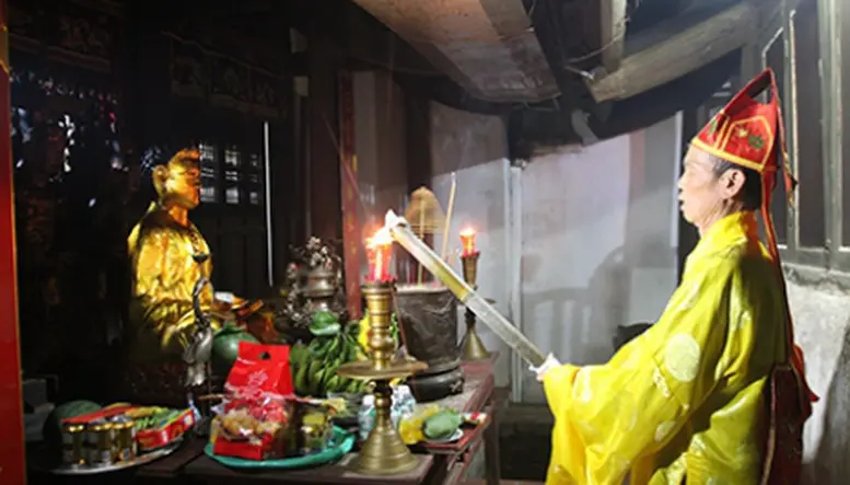 Nghi lễ lấy lửa thiêng trong đền Lộng Khê