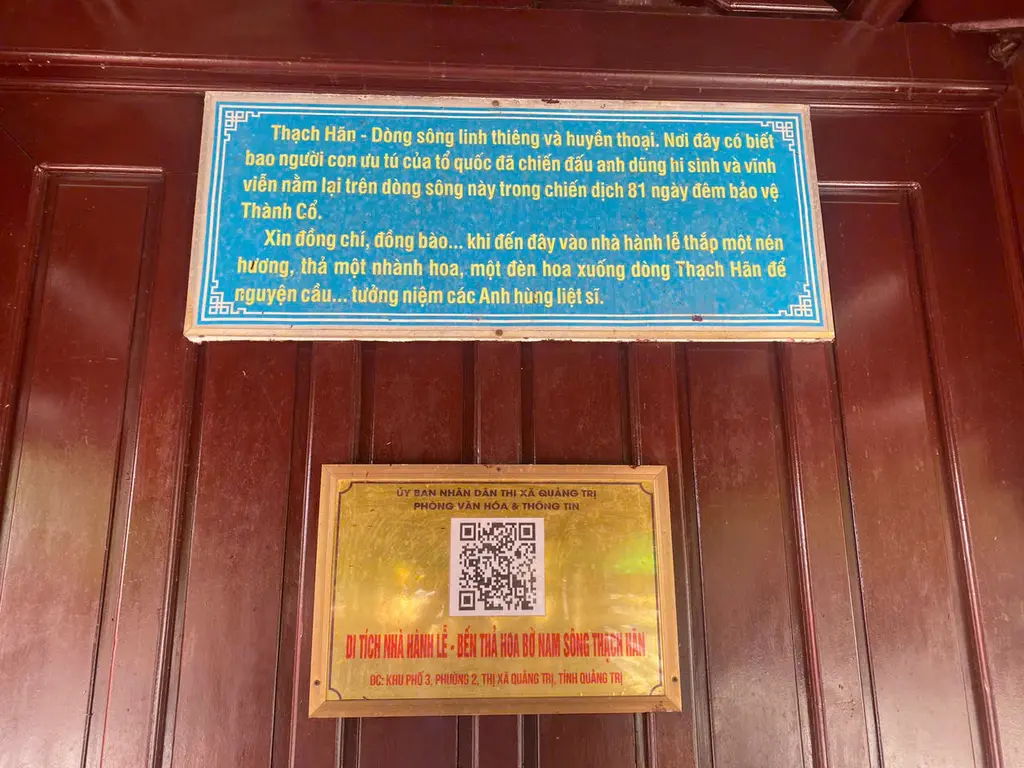 Di tích nhà hành lễ nằm cạnh Bến thả hoa đăng Sông Thạch Hãn