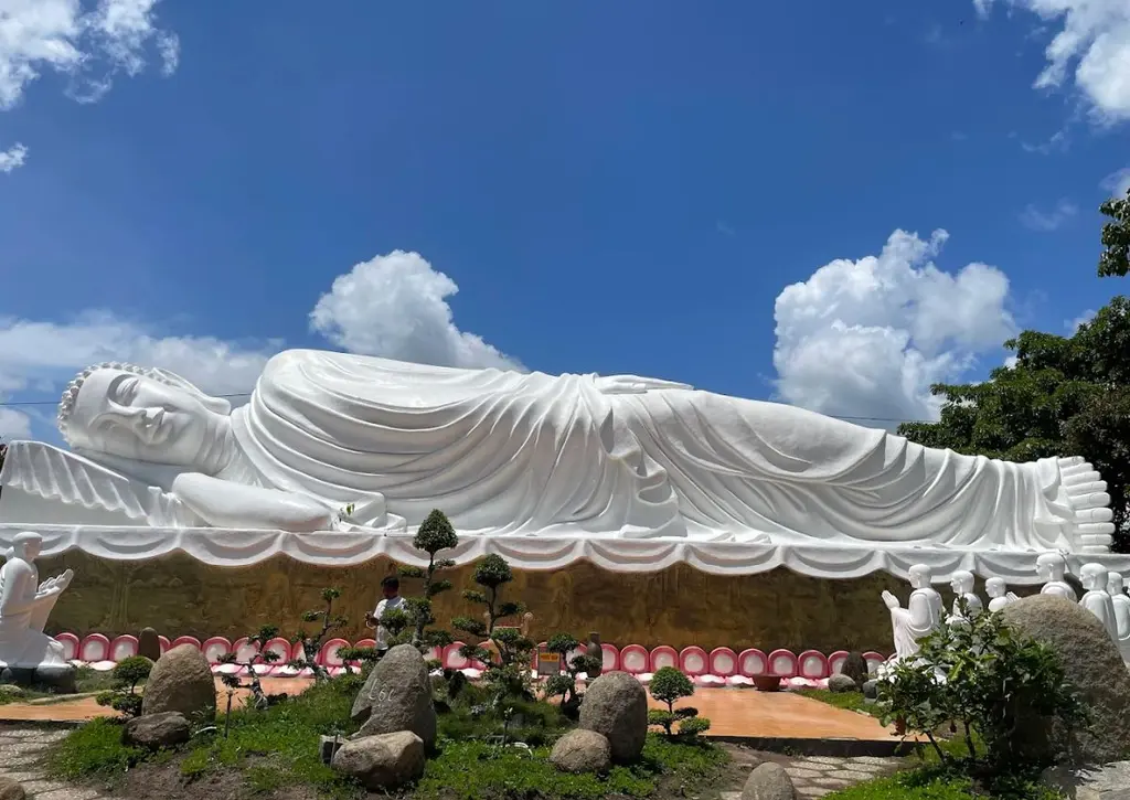 Tượng Phật nằm tại Chùa Từ Phong