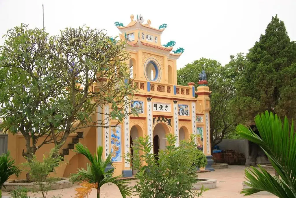 Không gian cảnh quan bên ngoài di tích Chùa Mậu Lương (Đại Bi)