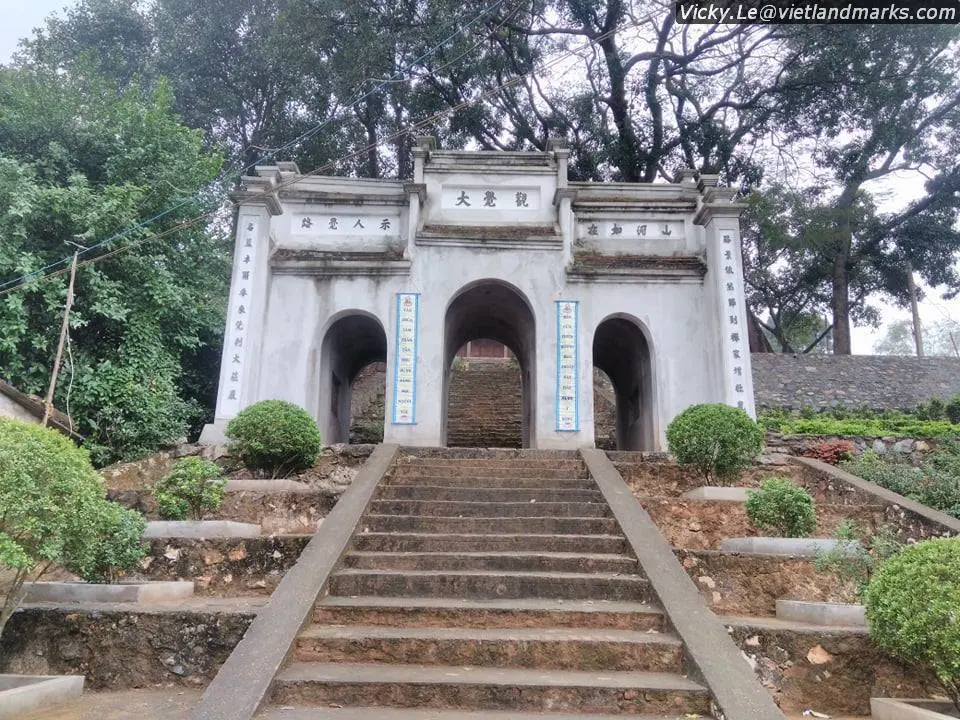 Lối dẫn lên Chùa So