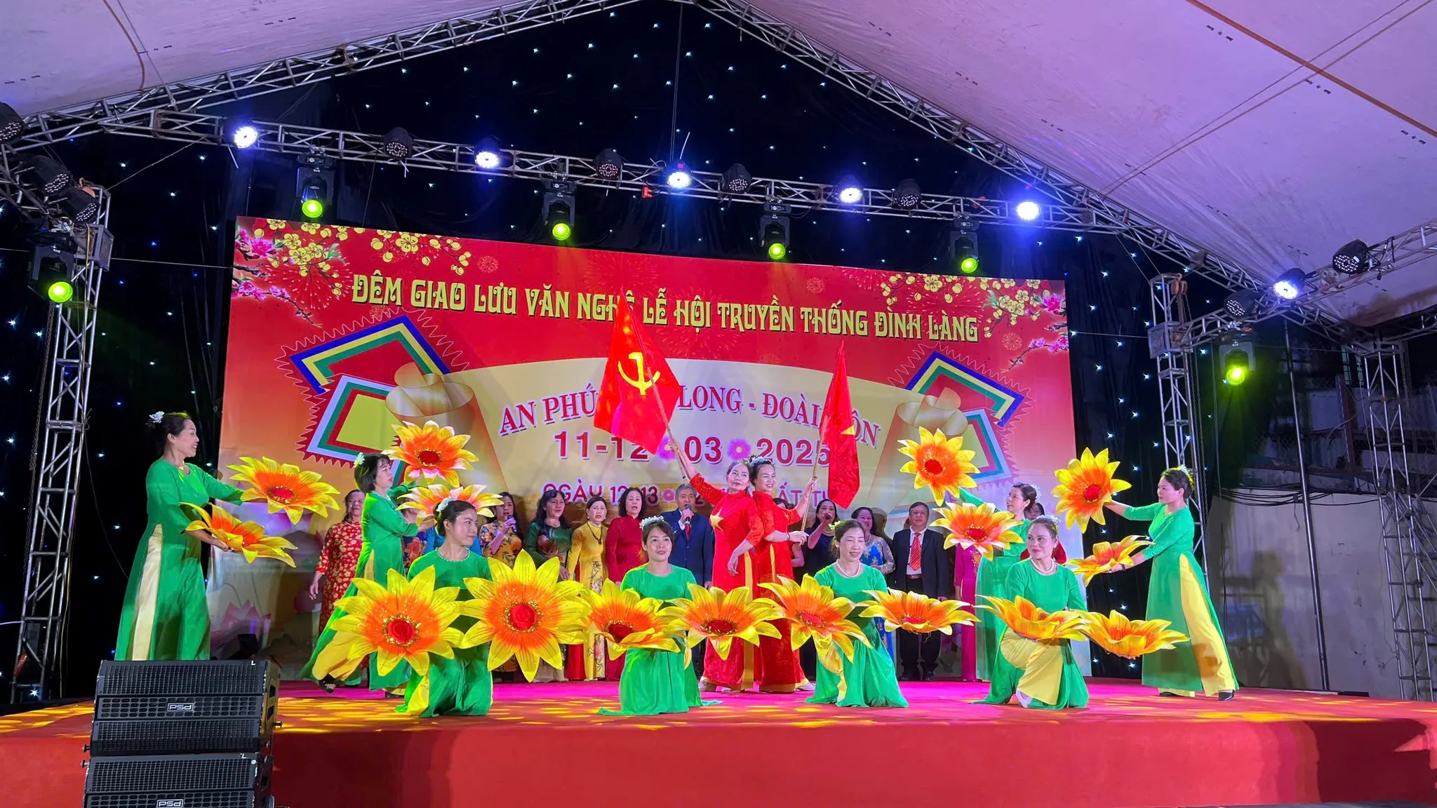 Văn nghệ tại Hội đình An Phú