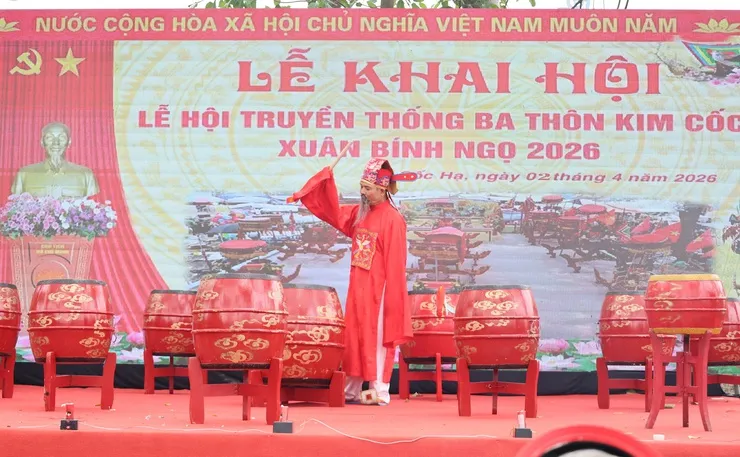 Đánh trống khai hội tại Hội đình Ba Thôn Kim Cốc