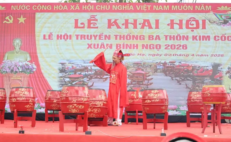 Đánh trống khai hội tại Hội đình Ba Thôn Kim Cốc