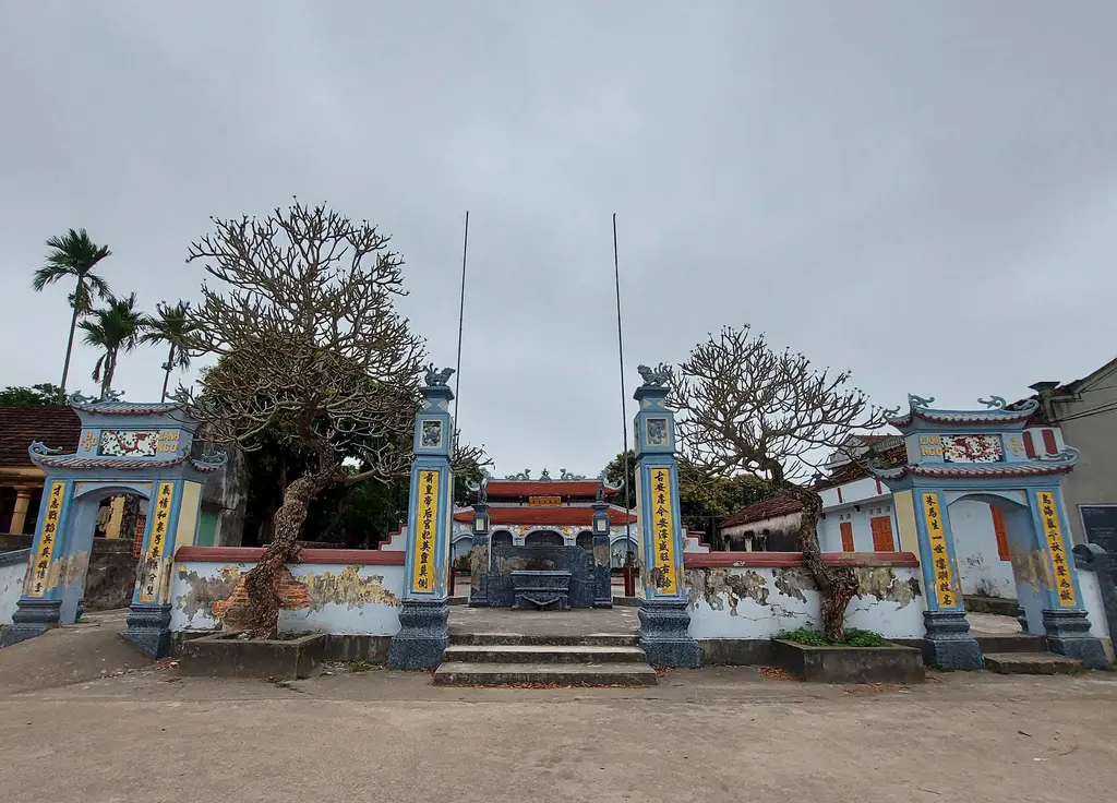 Cổng Đình Lang Yên Trạch