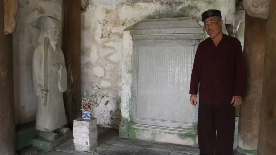 Bia đá tại Đền Phú Đa