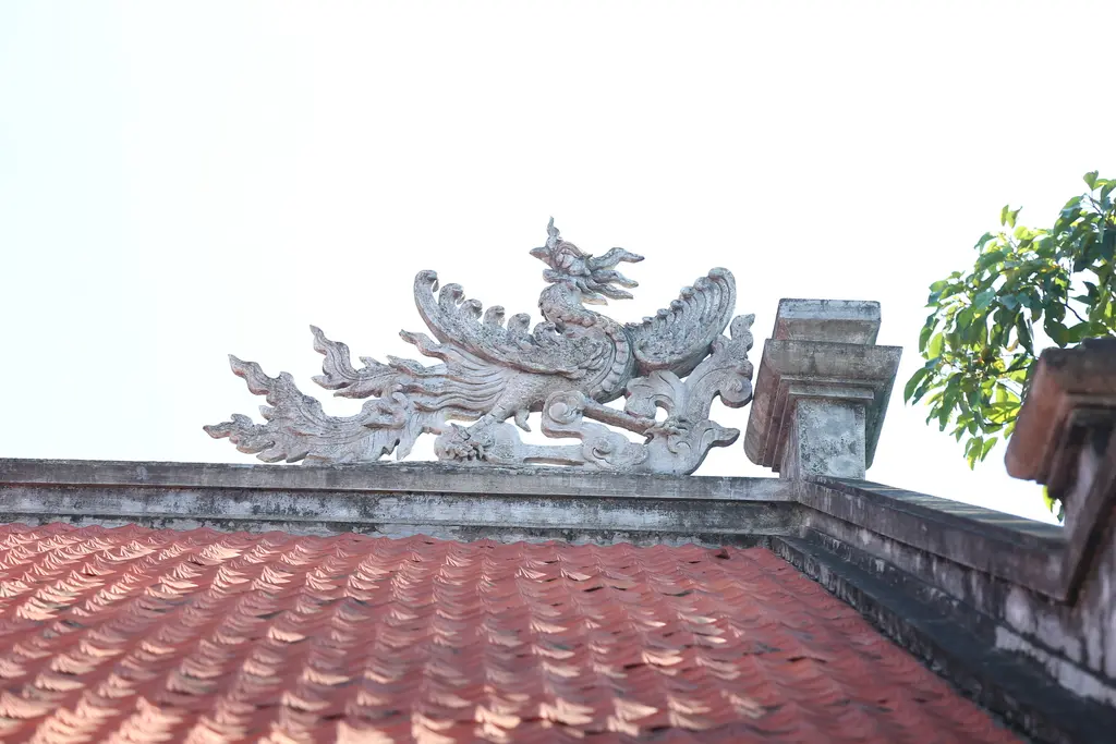 Tạo hình kìm nóc bên phải chùa Đại bi