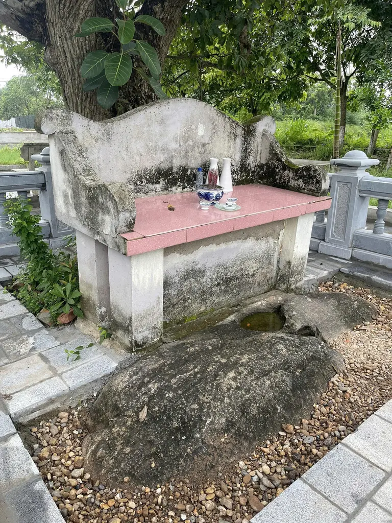 Dấu tích vết chân Phù Đổng tại đền Thanh Nhàn