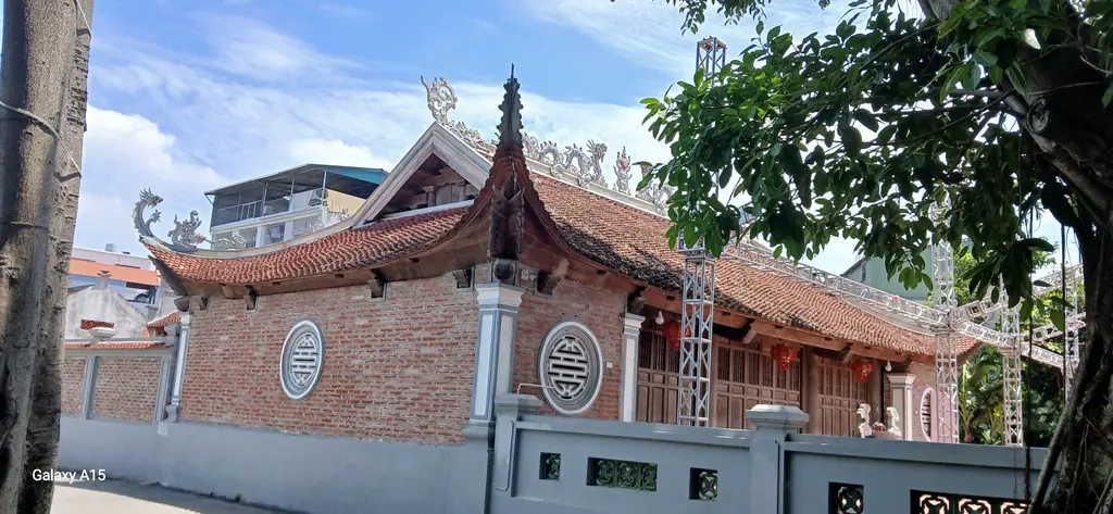 Mái đao đình An Thắng góc nhìn bên phải đình