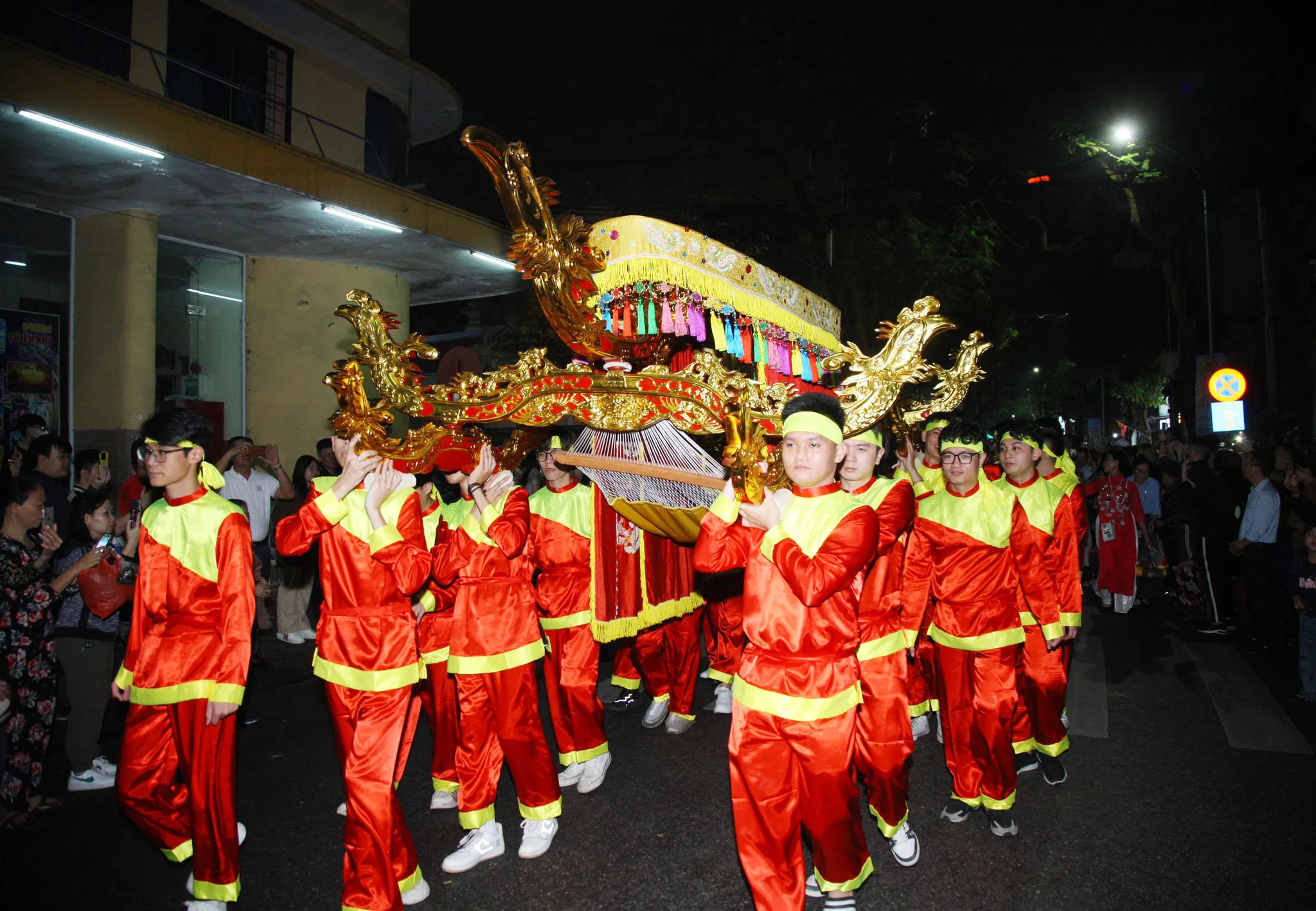 Lễ rước Lễ hội nữ tướng Lê Chân