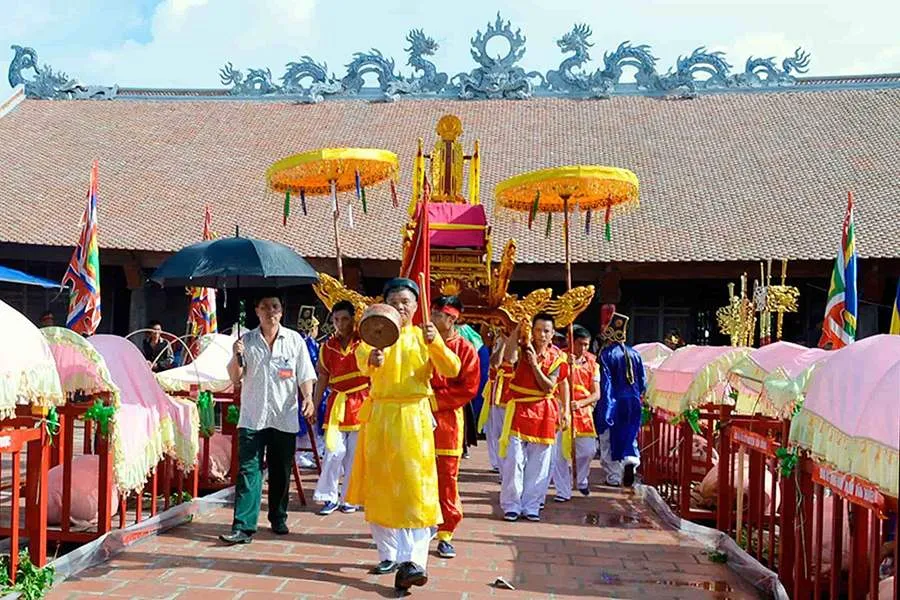 Lễ rước tượng Phật từ chùa Ca Săng tại Lễ hội Phước Biển