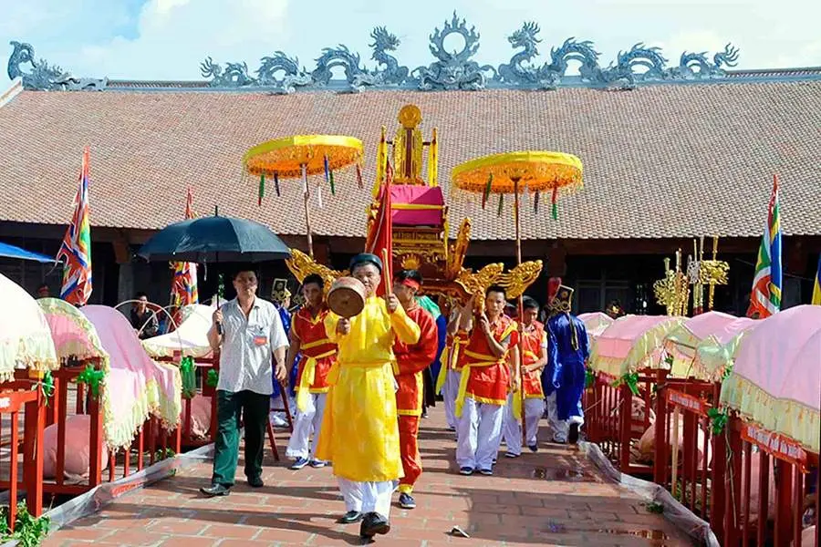 Lễ rước tượng Phật từ chùa Ca Săng tại Lễ hội Phước Biển