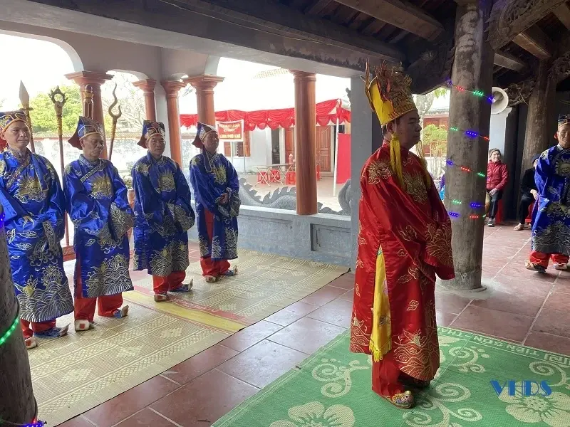 Lễ tế được thực hiện theo nghi thức cung đình tại lễ hội Kỳ phúc làng Phú Khê