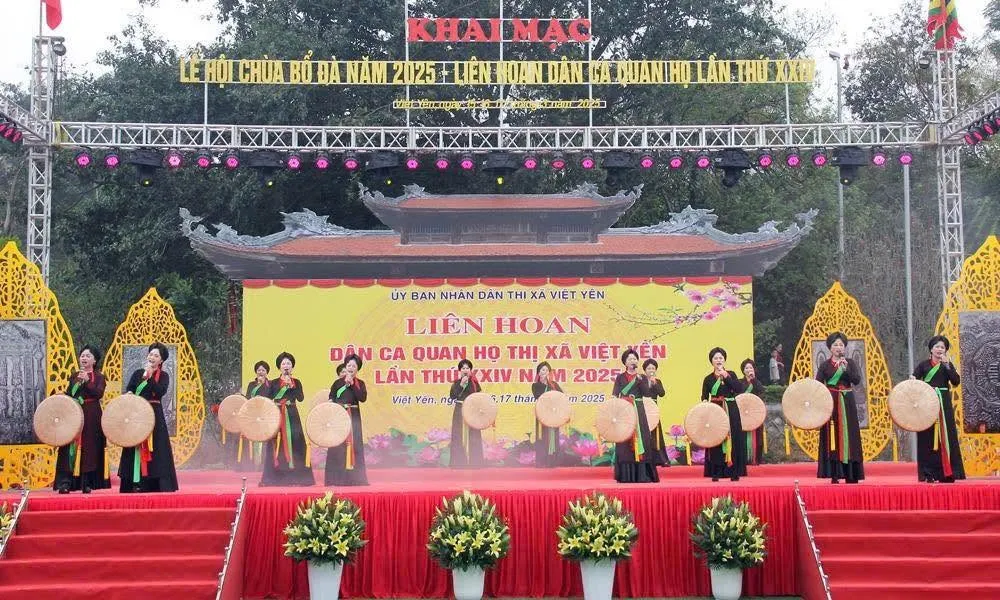 Tiết mục văn nghệ tại Lễ hội Bổ Đà
