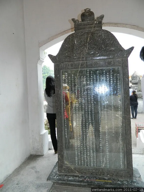 Bia đá tại Lăng Tả quân Lê Văn Duyệt