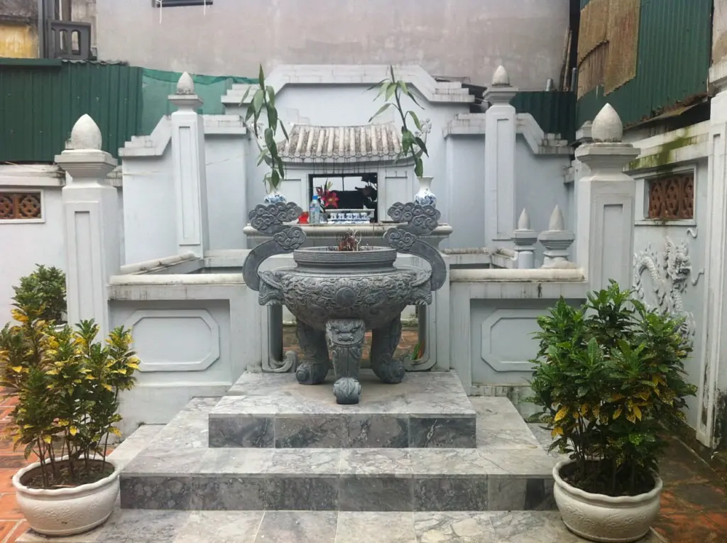 Cận cảnh mộ danh nhân Đặng Trần Côn