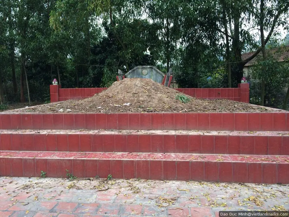 Mộ phần Quan Nguyễn Giáp Thái tại Lăng Quan Thái Bảo