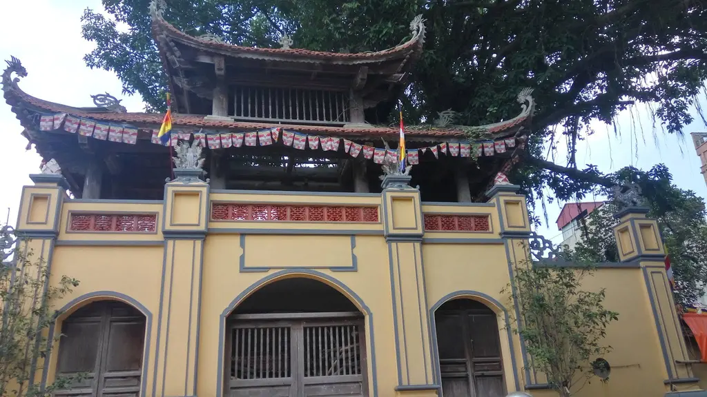 Cổng tam quan di tích Chùa Mỗ Lao (Trường Linh tự)