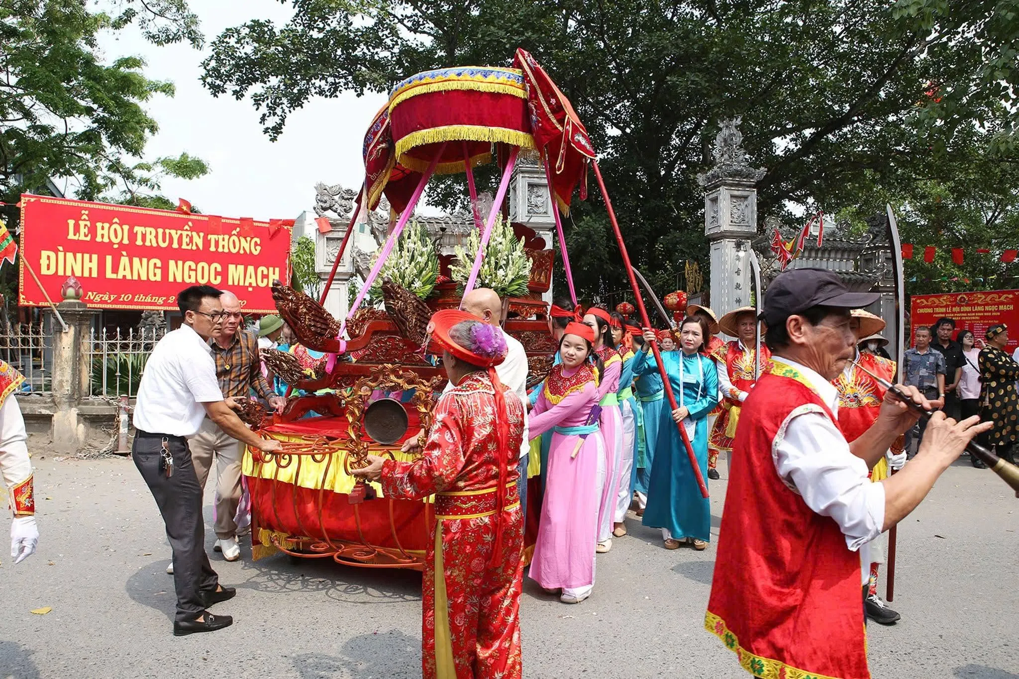 Kiệu Thánh tại Hội đình Ngọc Mạch