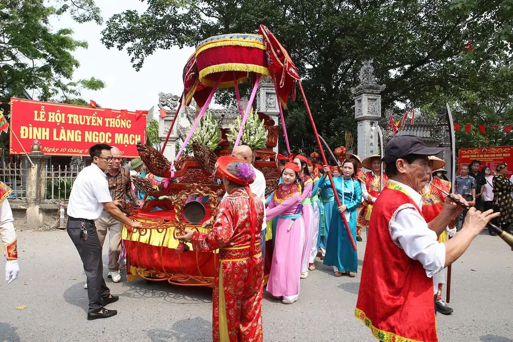 Kiệu Thánh tại Hội đình Ngọc Mạch
