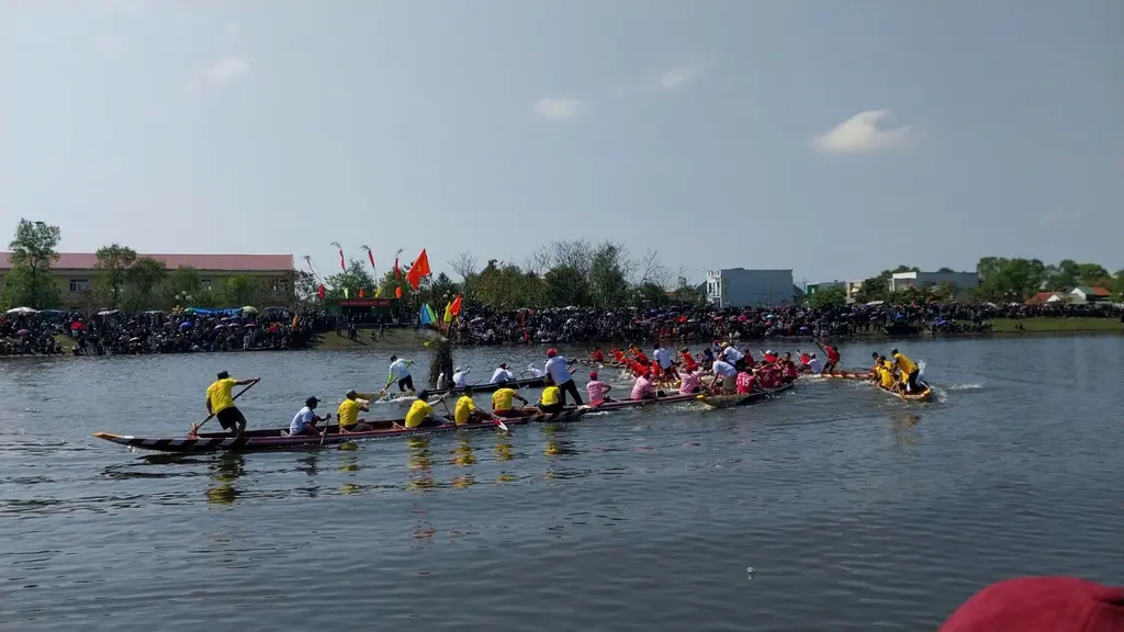 Lễ hội Đua ghe Thị trấn Sịa