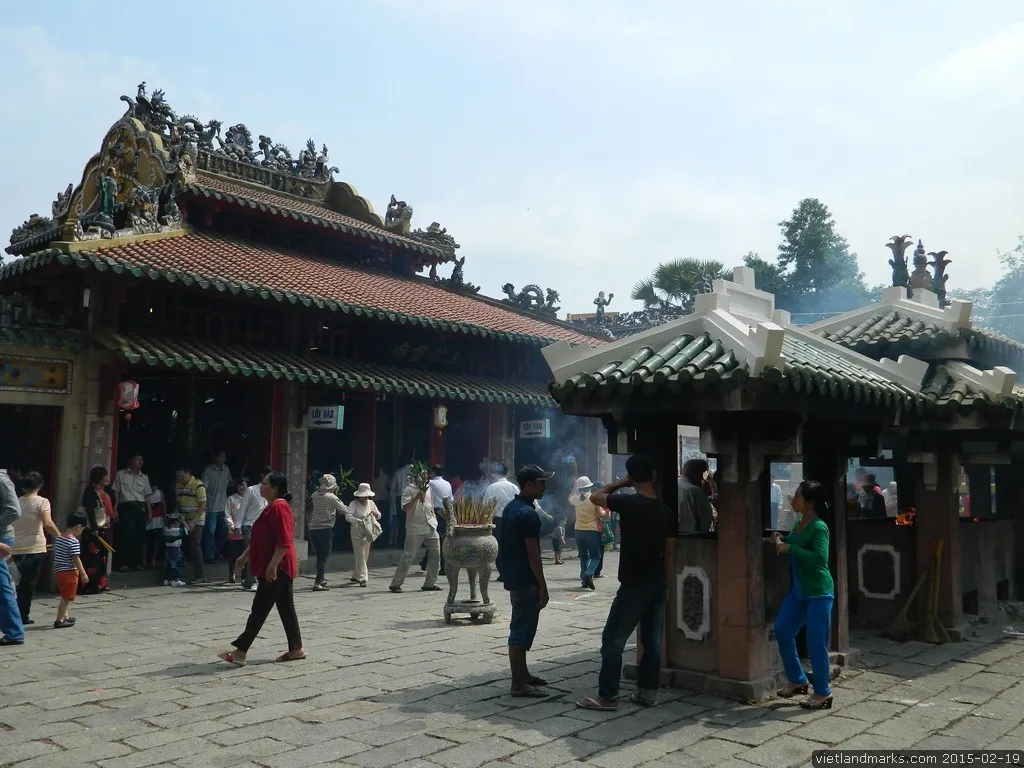Khung cảnh tại Lăng Tả quân Lê Văn Duyệt