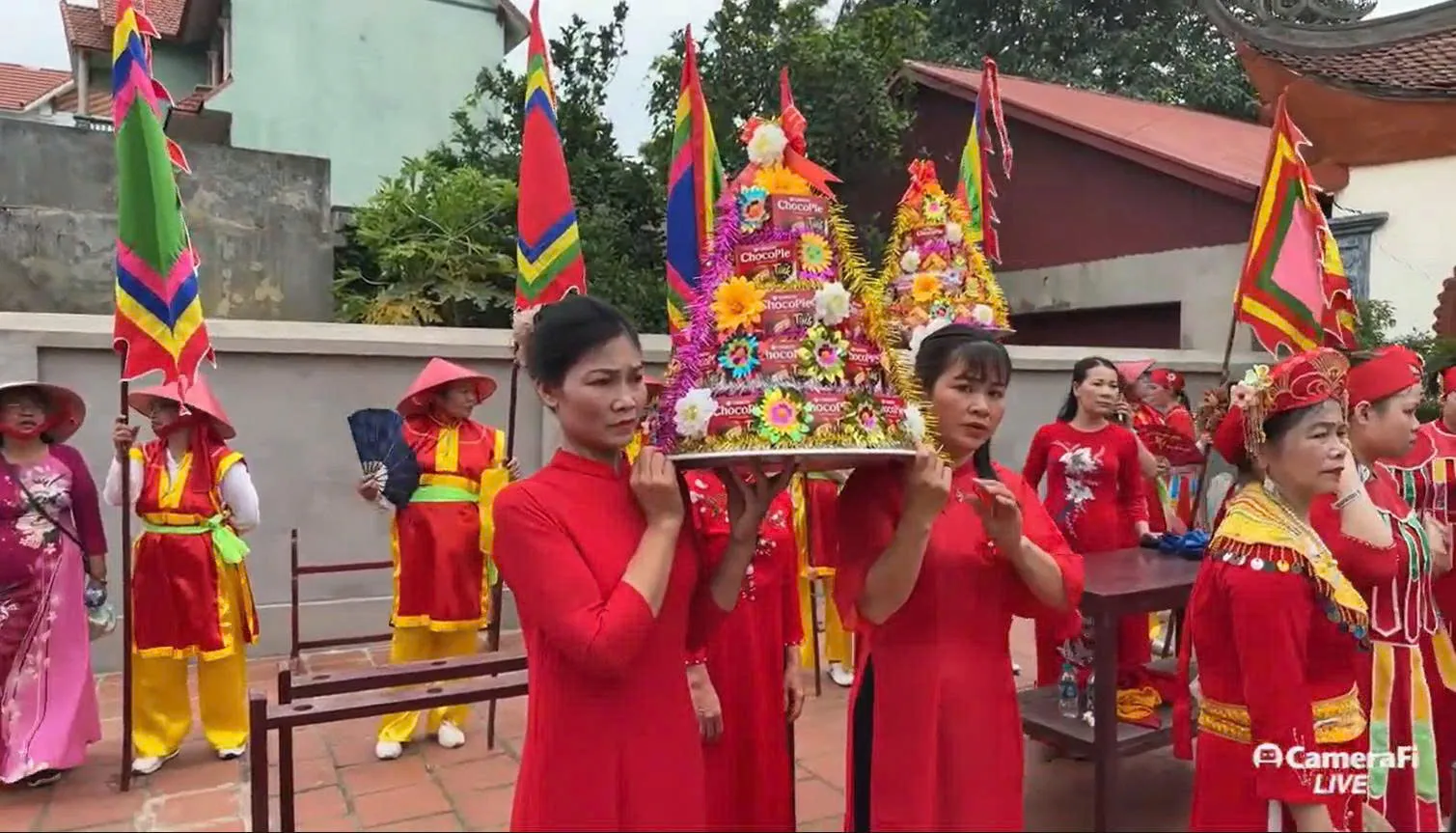 Mâm lễ trong Lễ hội Chùa Hương Thủy