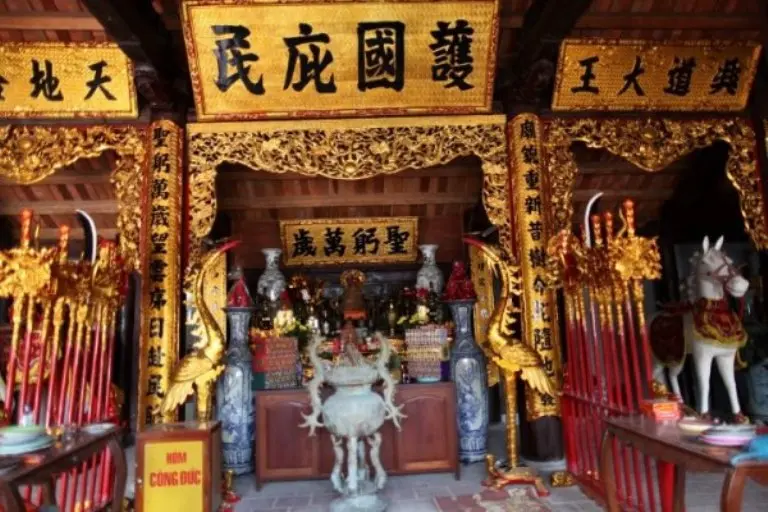 Chính điện Đình Gia Thụy