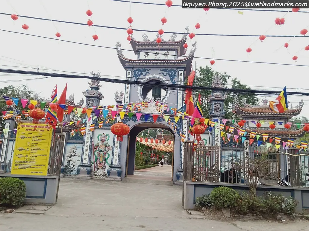 Cổng Chùa Ngãi Cầu