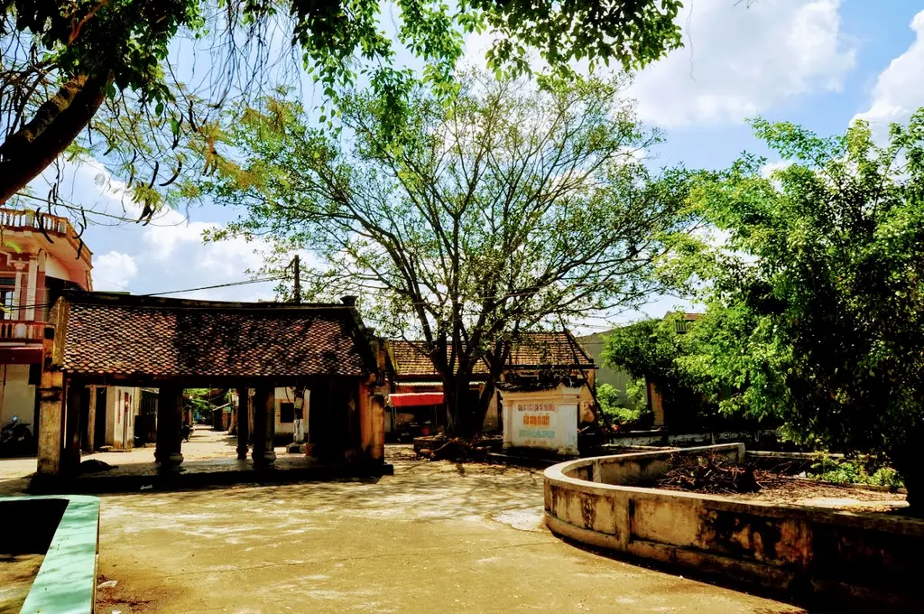 Khuôn viên Chùa Cổ Chất