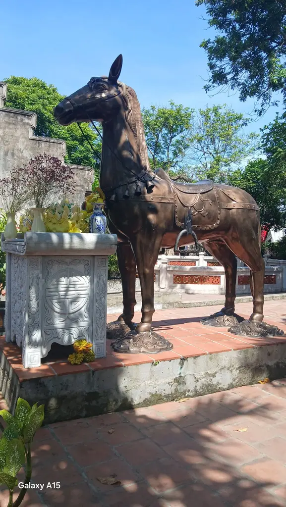 Hiên vật tại đền thờ Thánh Gióng