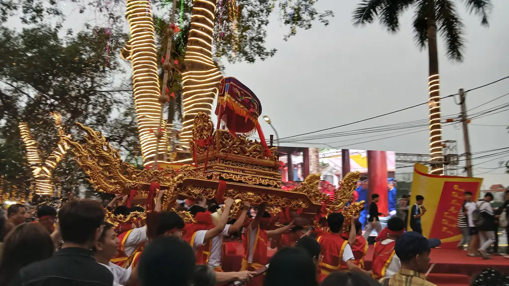 Rước kiệu hội làng Yên Trường