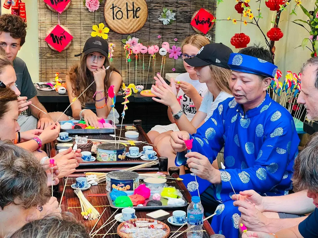 Người tham gia hào hứng với trải nghiệm tự làm nhân vật yêu thích