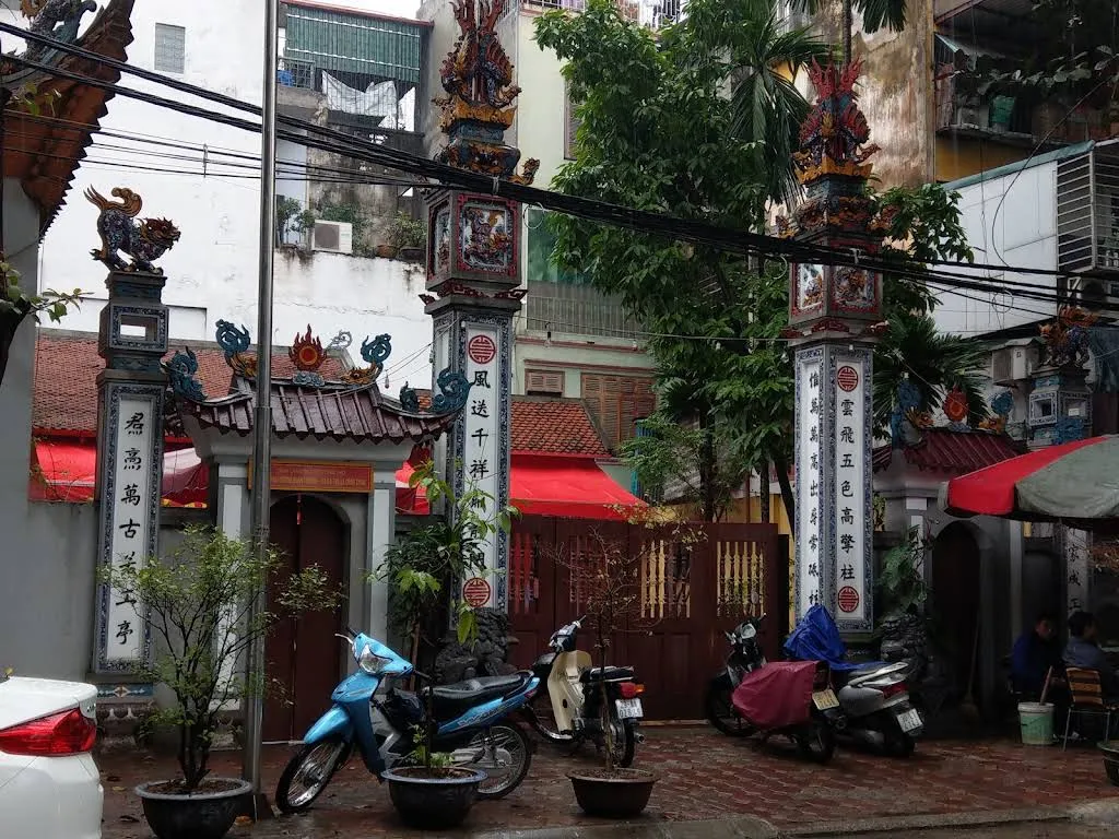 Không gian cảnh quan bên ngoài di tích Đình Thành Công