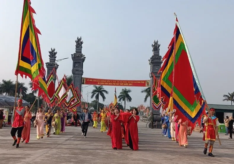 Lễ rước bộ tại Hội đền A Sào