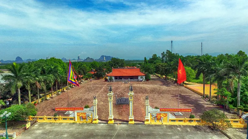 Cảnh quan Quần thể đển Trần Hưng Đạo và Miếu vua bà