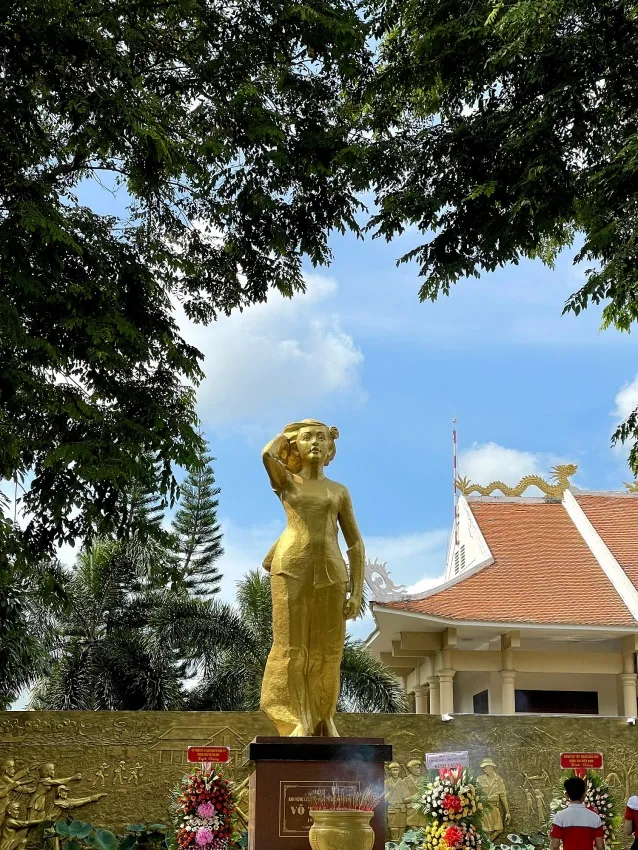 Cận cảnh tượng đài Liệt sĩ Võ Thị Sáu